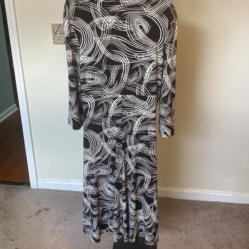 PRE-OWNED WOMEN’S ISADORA COLLECTION, BLACK & WHITE SHEATH DRESS - Picture 12 of 12